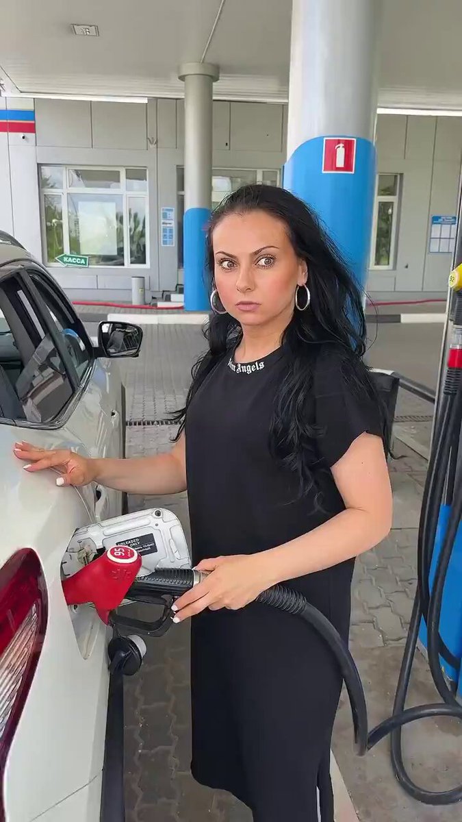 Hoe indruk te maken op vrouwen bij de benzinepomp 
