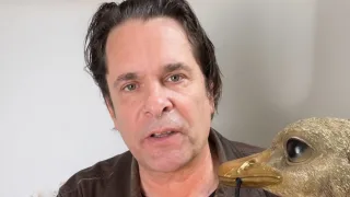 Hans Teeuwen reageert fel op vervolging van Jan Roos: "Mooie jongen"