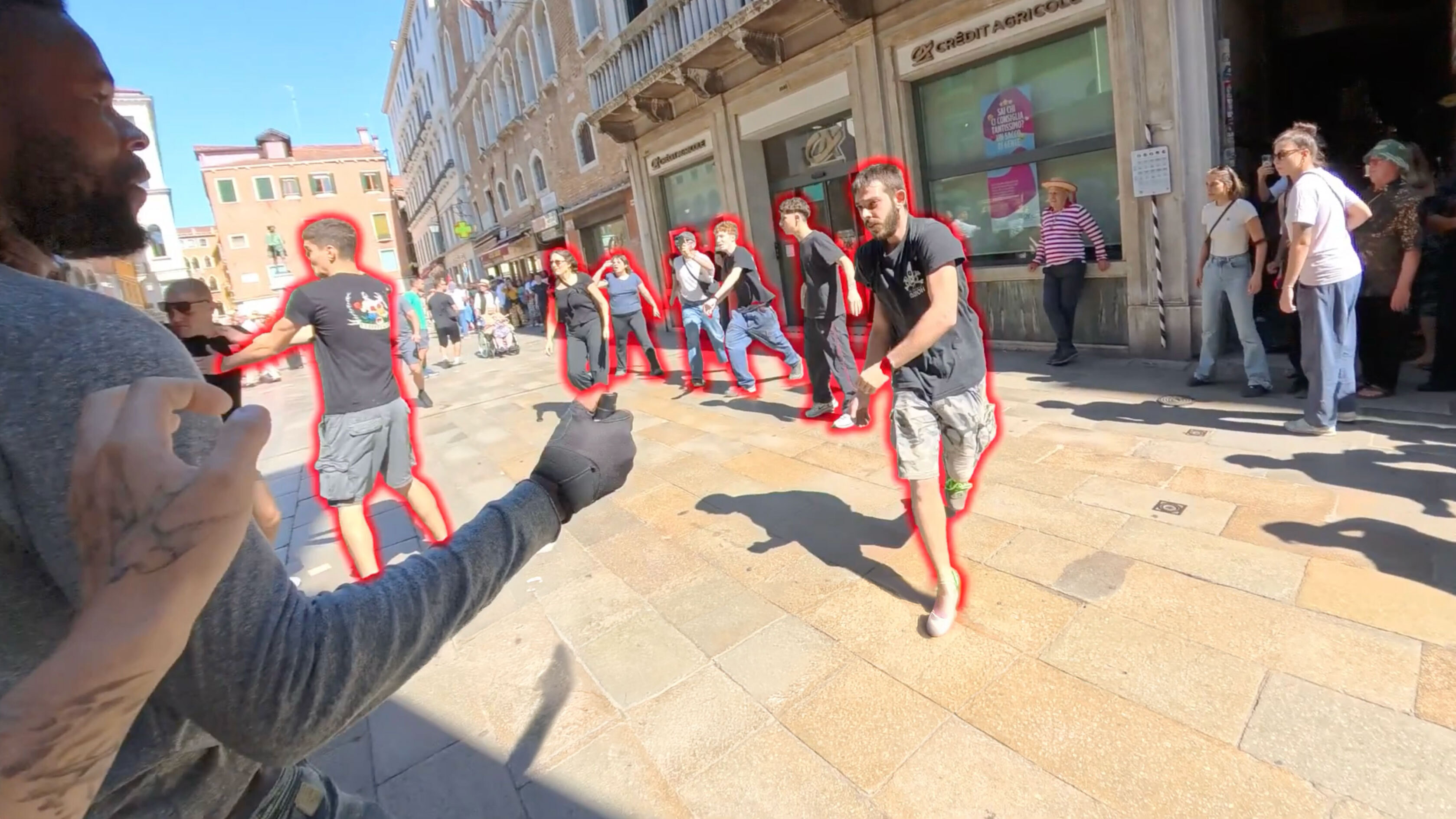 Dutch Travel Maniac laat beelden zien van vechtpartij met Antifa in Venetië
