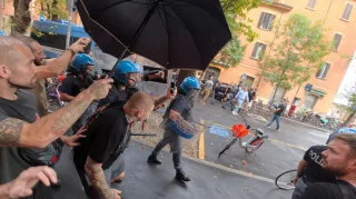 Politie-escorte voor Dutch Travel Maniac vanwege bedreiging Antifa