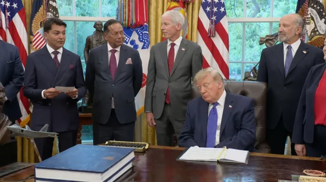 Donald Trump (80) helemaal knock-out tijdens 'historische' bijeenkomst