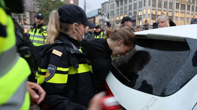 Politie treedt op bij verfprotest tijdens Israëlmanifestatie op de Dam